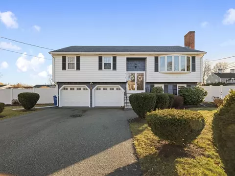 1 Mansfield Dr, Wakefield, MA 01880