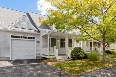 10 Charnstaff Ln #204, Billerica, MA 01821