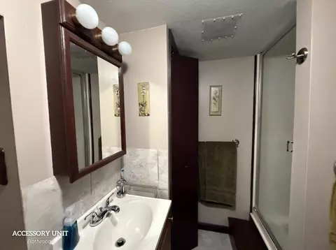 Bath - 347 Ash St, Reading, MA 01867 photo 2 of 3