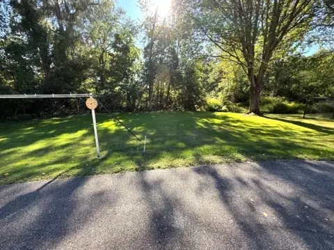 Exterior - 347 Ash St, Reading, MA 01867 photo 5 of 5