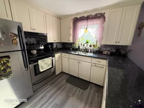 Kitchen - 347 Ash St, Reading, MA 01867 photo 2 of 4