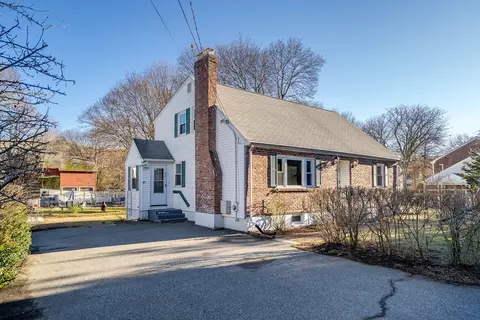 32 Oak St, Winchester, MA 01890