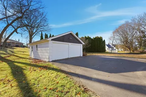 37 Kennedy St, Chicopee, MA 01013 photo 4