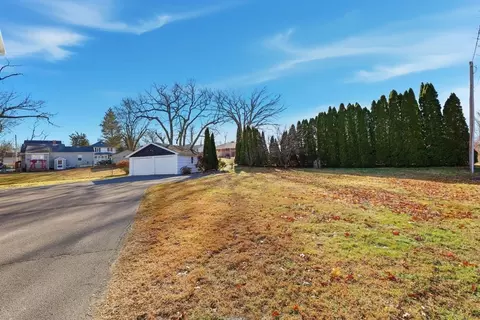 37 Kennedy St, Chicopee, MA 01013 photo 3