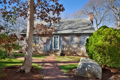 169 Clover Hill Dr, Tisbury, MA 02568