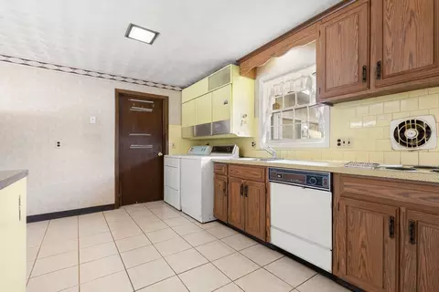 42 Coolidge Rd, Danvers, MA 01923 photo 12