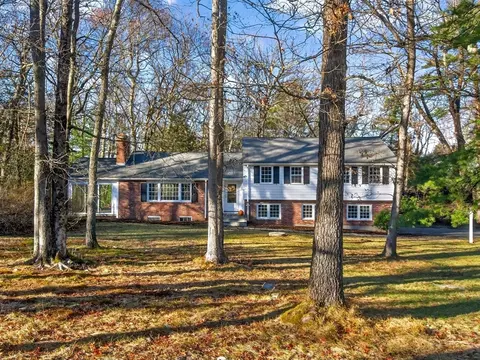 Exterior - 1 Crest Dr W, Dover, MA 02030 photo 2 of 9