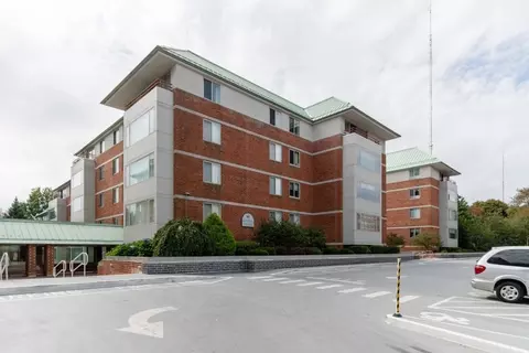 193 Oak St #403, Newton, MA 02464