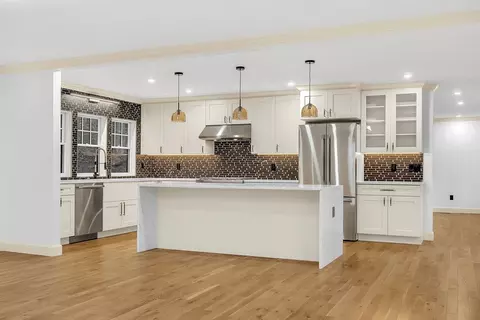 25 Shaw Rd, Wellesley, MA 02481 photo 2