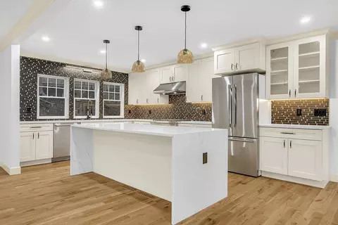 25 Shaw Rd, Wellesley, MA 02481 photo 4