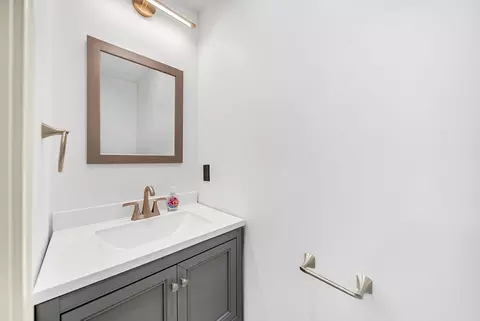 25 Shaw Rd, Wellesley, MA 02481 photo 8