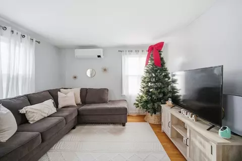 Living - 26 Cuff Ave, Springfield, MA 01104 photo 3 of 3