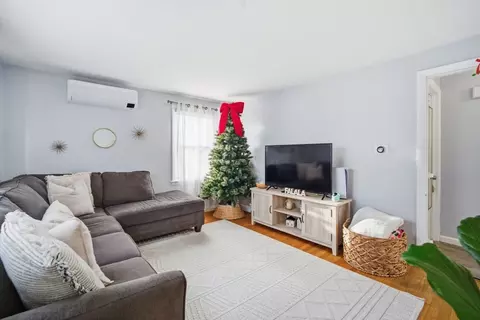 Living - 26 Cuff Ave, Springfield, MA 01104 photo 1 of 3