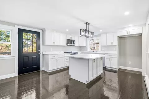 408 Teaticket Hwy, Teaticket, MA 02536