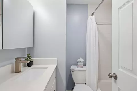528 E 3rd St #2, Boston, MA 02127 photo 9