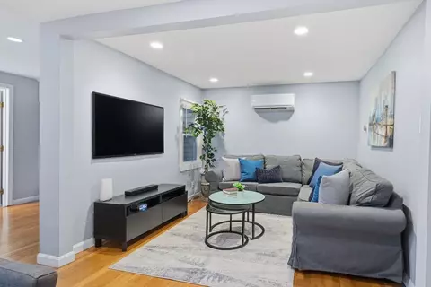 528 E 3rd St #2, Boston, MA 02127