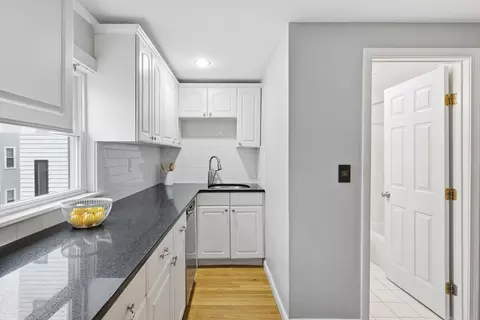528 E 3rd St #2, Boston, MA 02127 photo 7