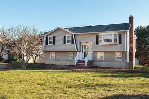 18 Winn Valley Dr, Burlington, MA 01803