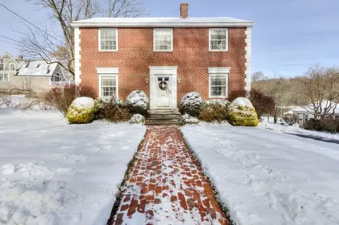 3 Shoreham St, Worcester, MA 01605