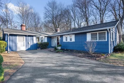 24 Pinewood Dr, Framingham, MA 01701