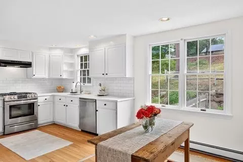 Kitchen - 20 Mutiny Way, Mashpee, MA 02649 photo 1 of 5