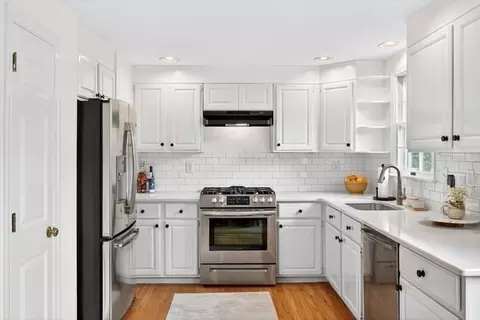 Kitchen - 20 Mutiny Way, Mashpee, MA 02649 photo 3 of 5