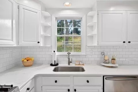 Kitchen - 20 Mutiny Way, Mashpee, MA 02649 photo 4 of 5