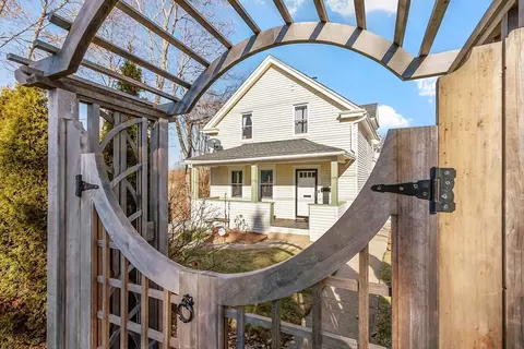 49 E Mountain St, Worcester, MA 01606