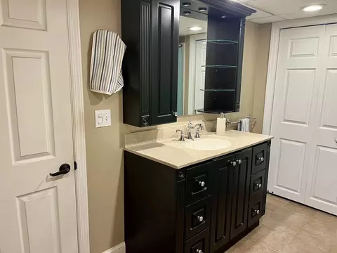 Bath - 254 Hartwick St, Springfield, MA 01108 photo 3 of 4