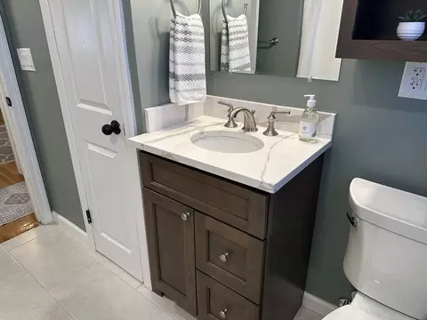 Bath - 254 Hartwick St, Springfield, MA 01108 photo 2 of 4