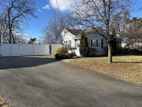 Exterior - 254 Hartwick St, Springfield, MA 01108 photo 2 of 4