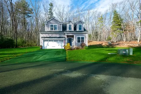 33 Brown Bear Ln #33, Milford, MA 01757