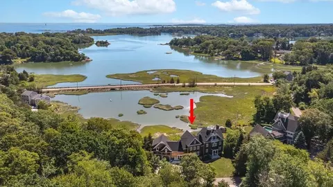 31 Bow St, Cohasset, MA 02025