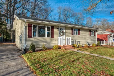 20 Grand Ave, Taunton, MA 02780