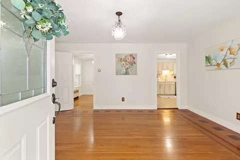 Entry Way - 21 Healy Rd, Worcester, MA 01603 photo 1 of 3