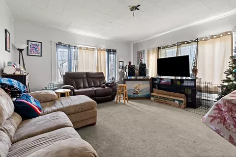 Living - 196 Washington St, Gloucester, MA 01930 photo 4 of 5