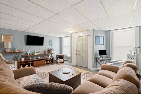 Living - 196 Washington St, Gloucester, MA 01930 photo 2 of 5