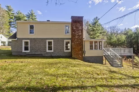 8 Summit Dr, Palmer, MA 01069