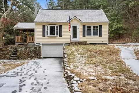 61 Sturbridge Rd, Holland, MA 01521