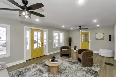Entry Way - 3 Norfolk St, Springfield, MA 01109 photo 1 of 2