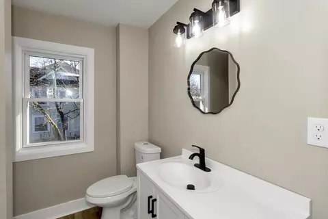 Bath - 3 Norfolk St, Springfield, MA 01109 photo 2 of 5