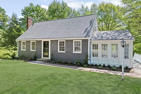 Exterior - 14 Spring St, Hingham, MA 02043 photo 5 of 5