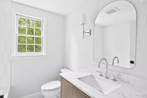 Bath - 14 Spring St, Hingham, MA 02043 photo 3 of 3
