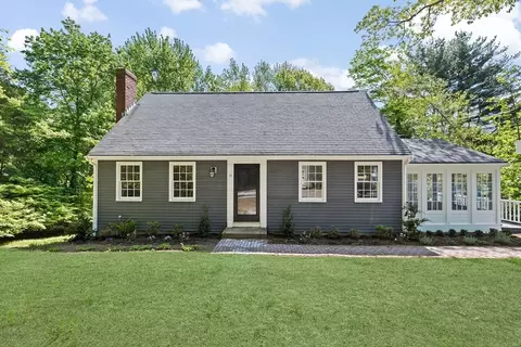 14 Spring St, Hingham, MA 02043