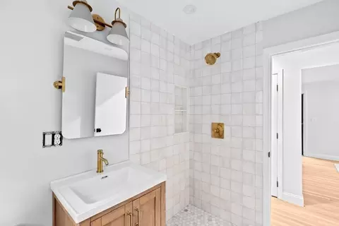 Bath - 14 Spring St, Hingham, MA 02043 photo 1 of 3