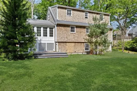 Exterior - 14 Spring St, Hingham, MA 02043 photo 4 of 5
