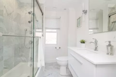 Bath - 1620 Beacon St, Brookline, MA 02446 photo 4 of 5