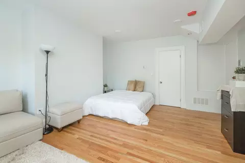 Bedroom - 1620 Beacon St, Brookline, MA 02446 photo 2 of 4