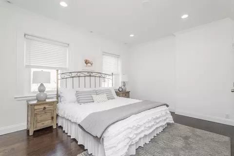 Bedroom - 1620 Beacon St, Brookline, MA 02446 photo 4 of 4