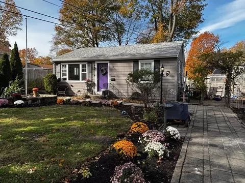 211 Lake Shore Dr, Weymouth, MA 02189